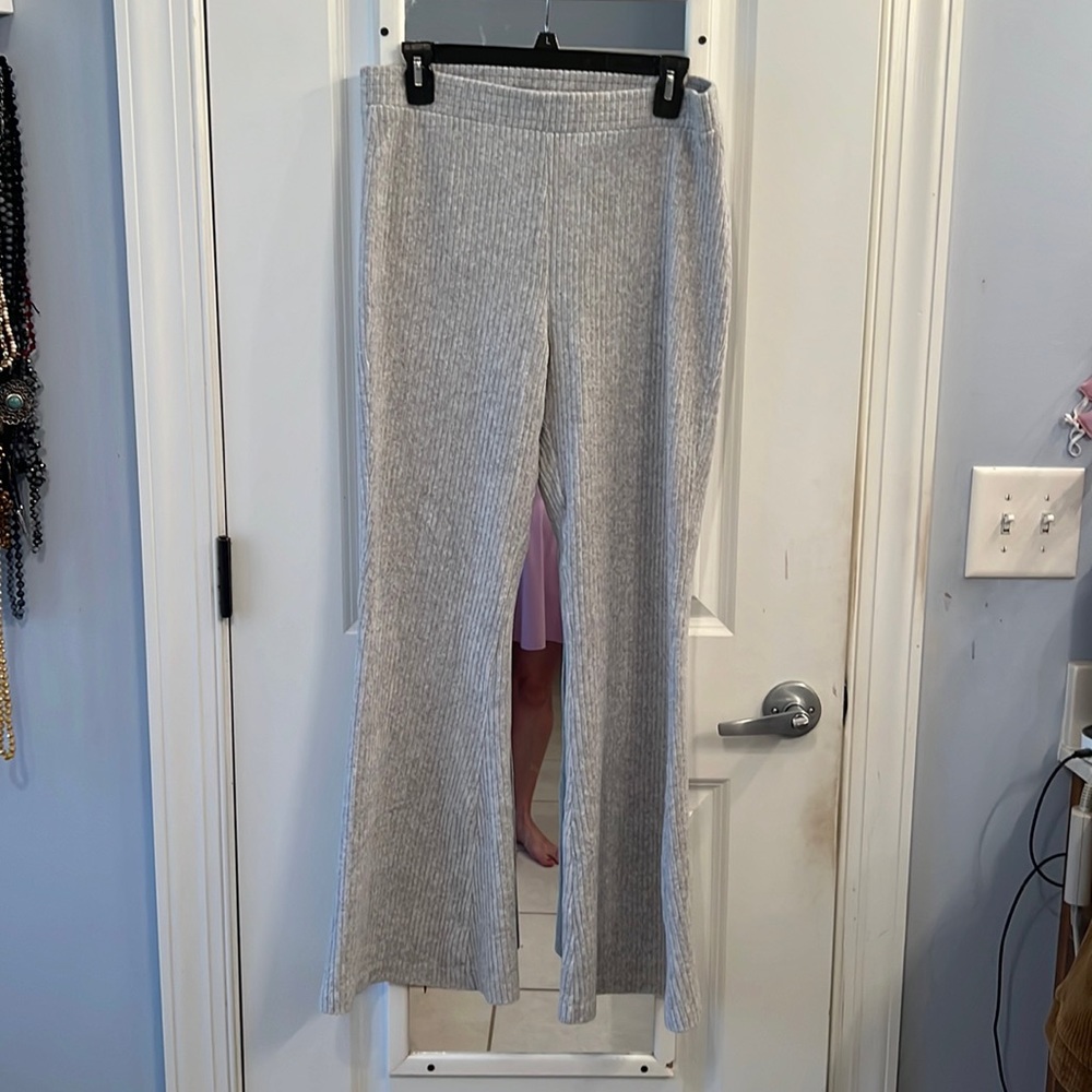 Aerie ribbed flare pants in gray Large short. Gently used.